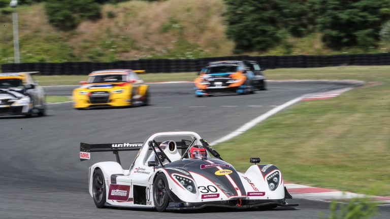 Maciej Marcinkiewicz po pierwszej zmianie w 2-godzinnym wyścigu długodystansowym na Torze Poznań