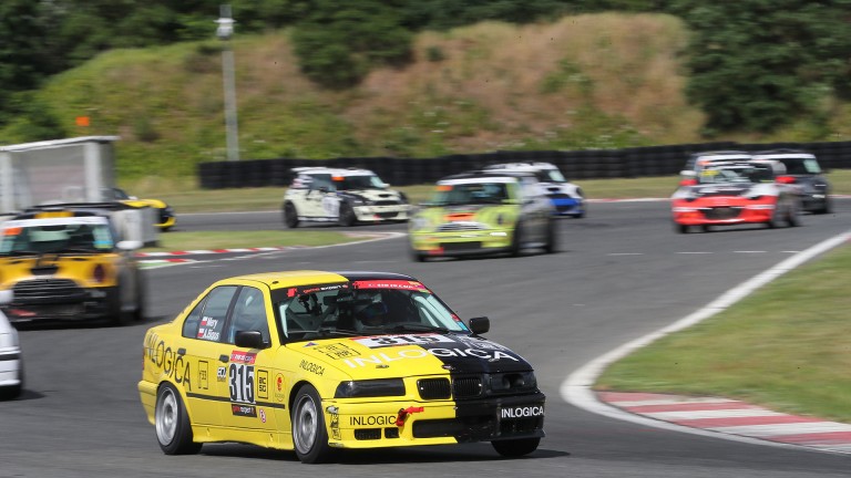 Anna Bigos i Marcelina Czepiel po wyścigu 5. rundy GAME EXPERT 318IS CUP PL 2022 na Torze Poznań