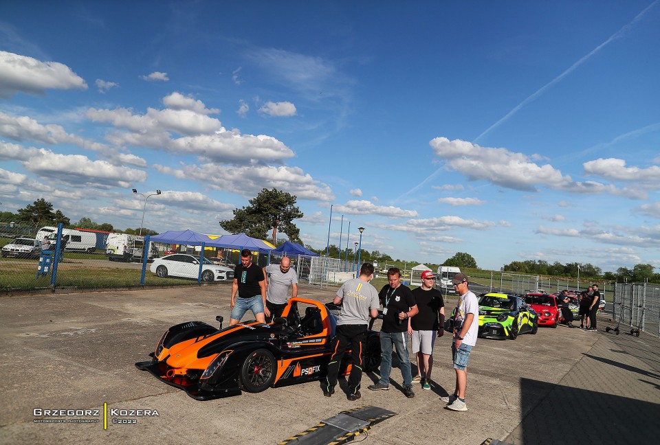 Trening przed 1. i 2. rundą Wyścigowych Samochodowych Mistrzostw Polski - Fot. Grzegorz Kozera